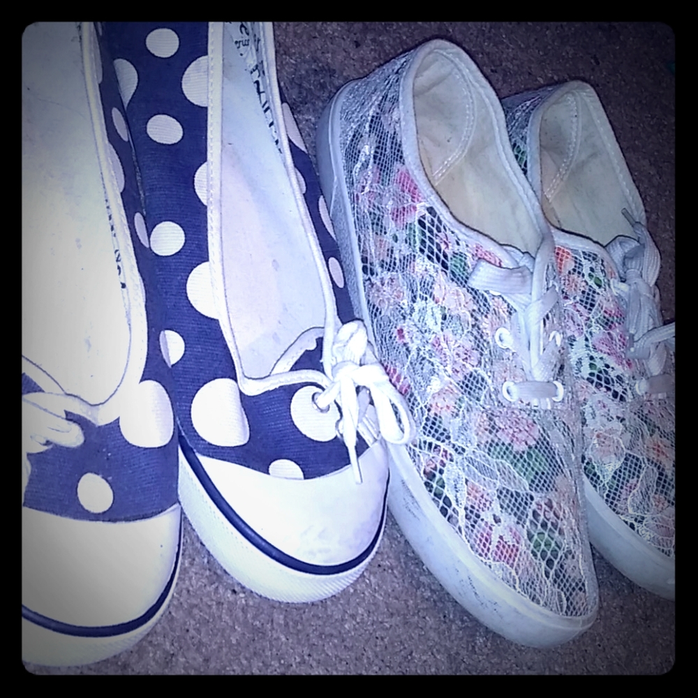 2 pairs of shoes